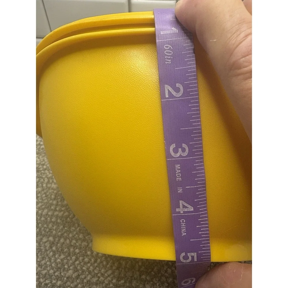 Tupperware bowl excellent